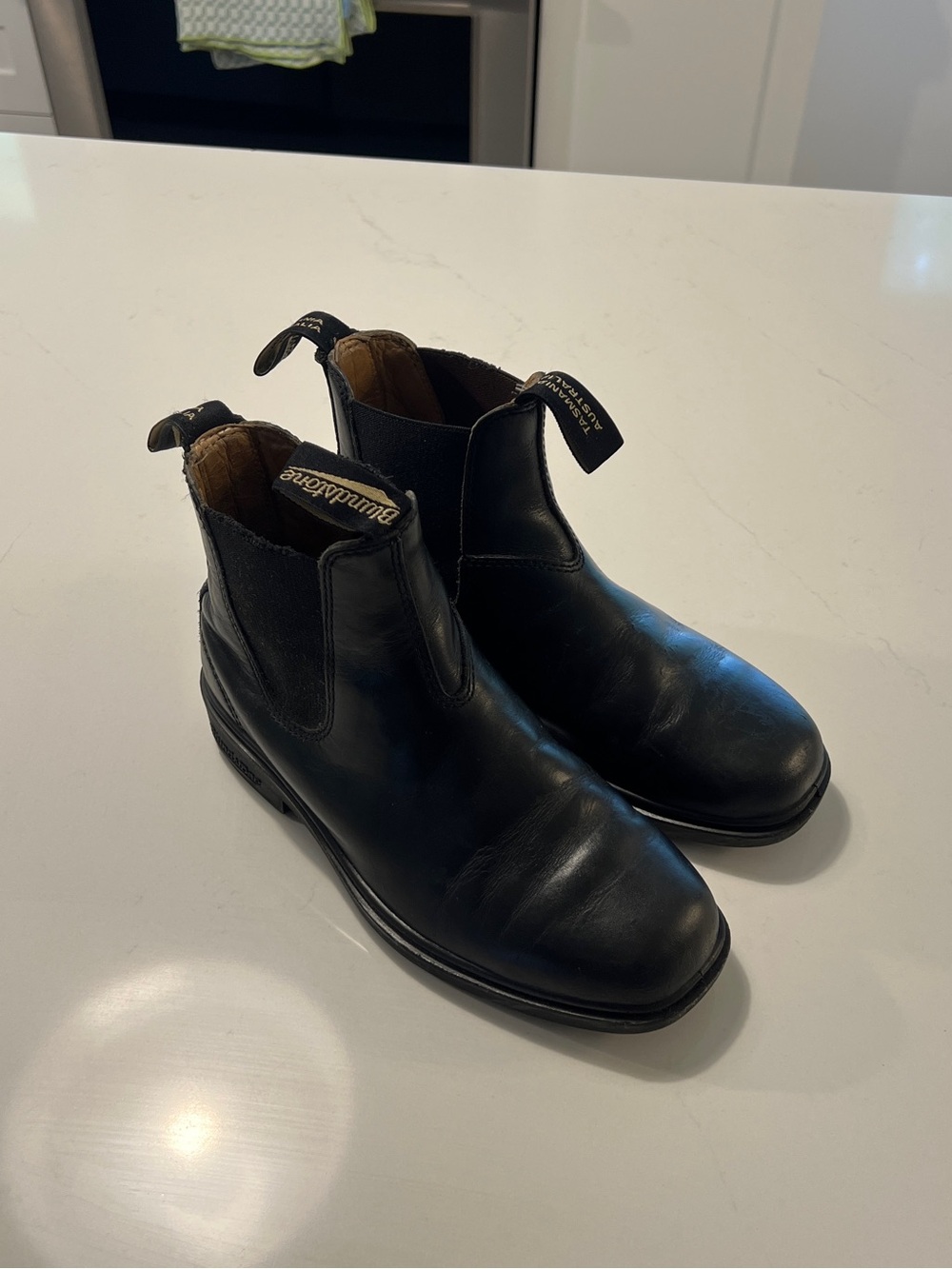 Black Leather Blundstones Chisel Toe